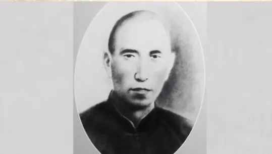 他,腰缠十三根金条,却宁可乞讨度日